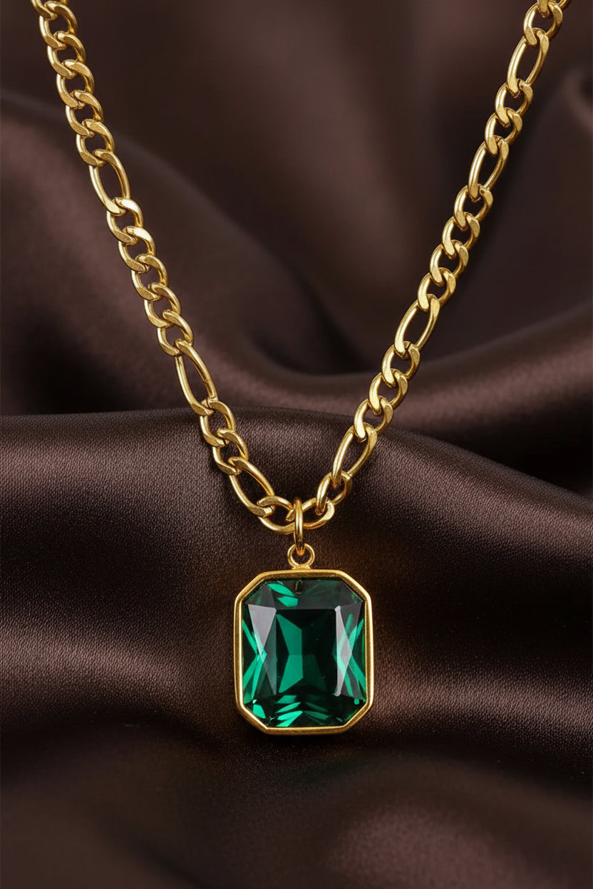 Collana con Ciondolo Rettangolare e Diamante Verde